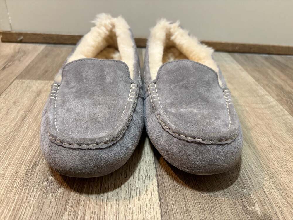 UGG Ansley Moccasin Slipper S/N 3312 Gray Suede Size 9 - Picture 8 of 9